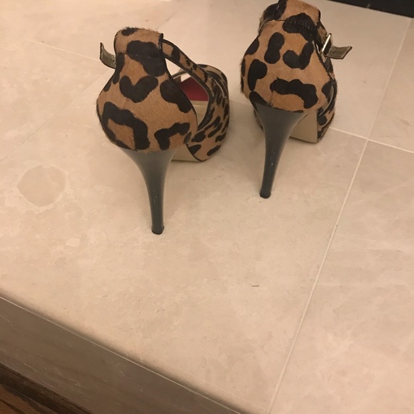 Guess multi colored leopard peep toe heels. - Picture 4 of 4